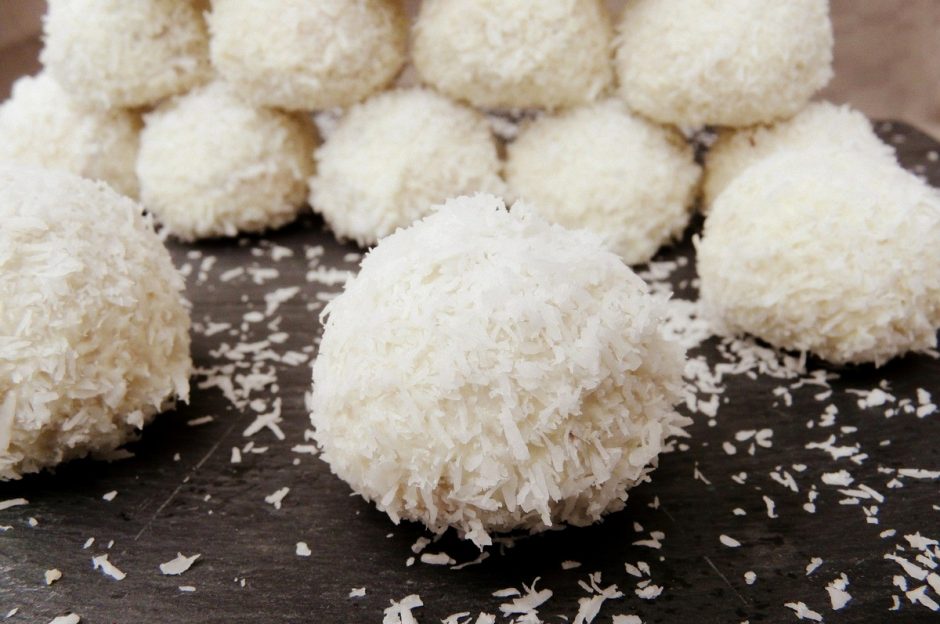 Truffes au chocolat blanc, gaufrettes et coco façon Raffaello